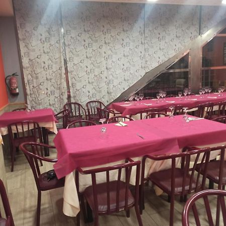 Hostal Restaurante Baraka Alagón エクステリア 写真