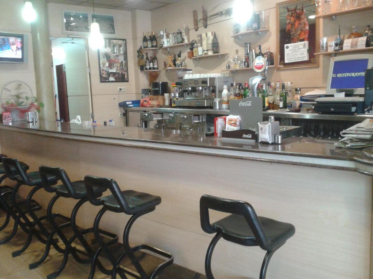 Hostal Restaurante Baraka Alagón エクステリア 写真