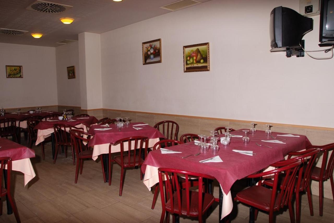 Hostal Restaurante Baraka Alagón エクステリア 写真